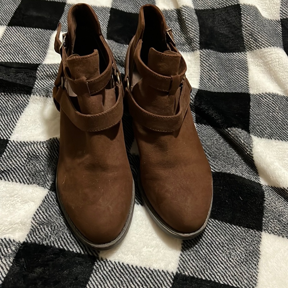 Ankle booties barely worn. Super cute perfect for Fall